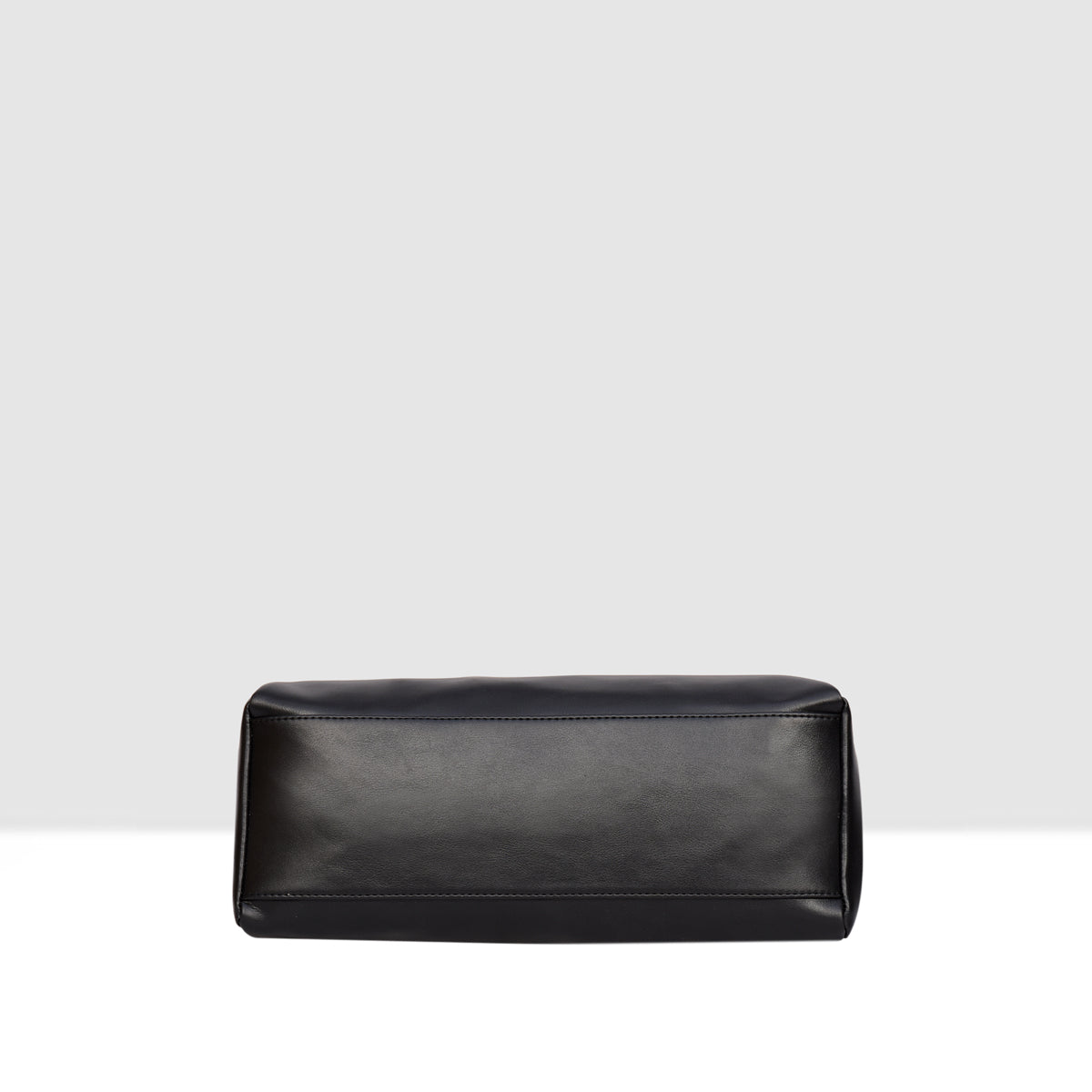 Trendy And Fashionable Handbag For Womens