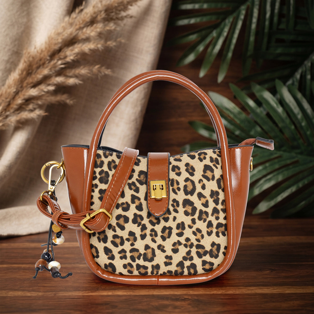 Spotlight-Leopard-Top-Handle