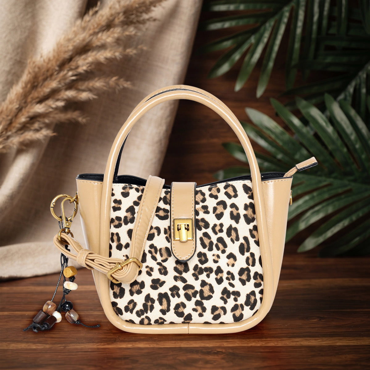 Spotlight-Leopard-Top-Handle