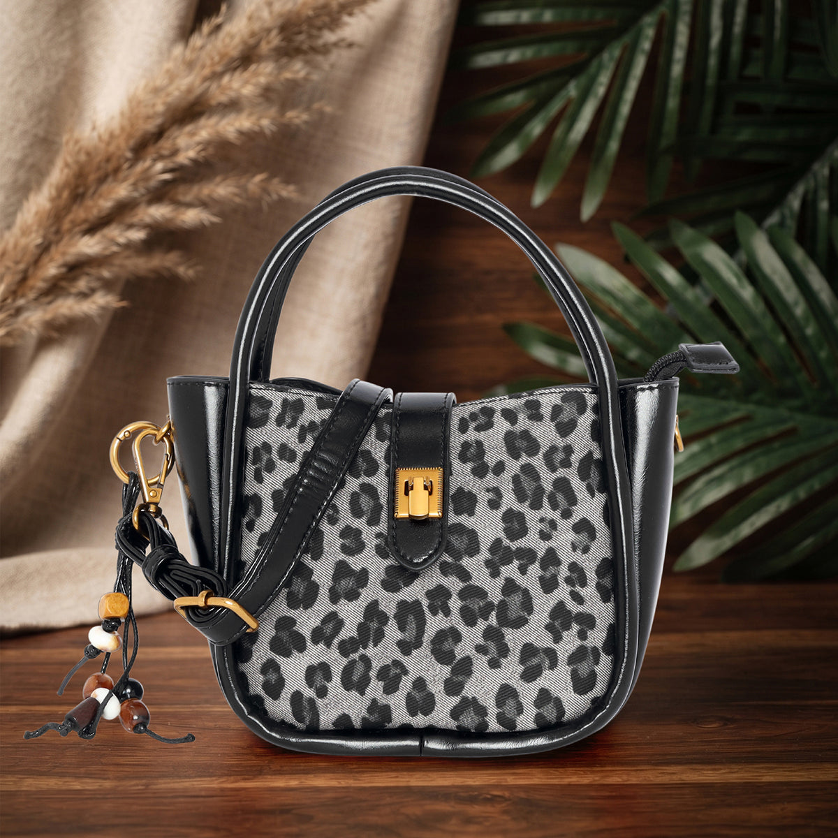 Spotlight-Leopard-Top-Handle