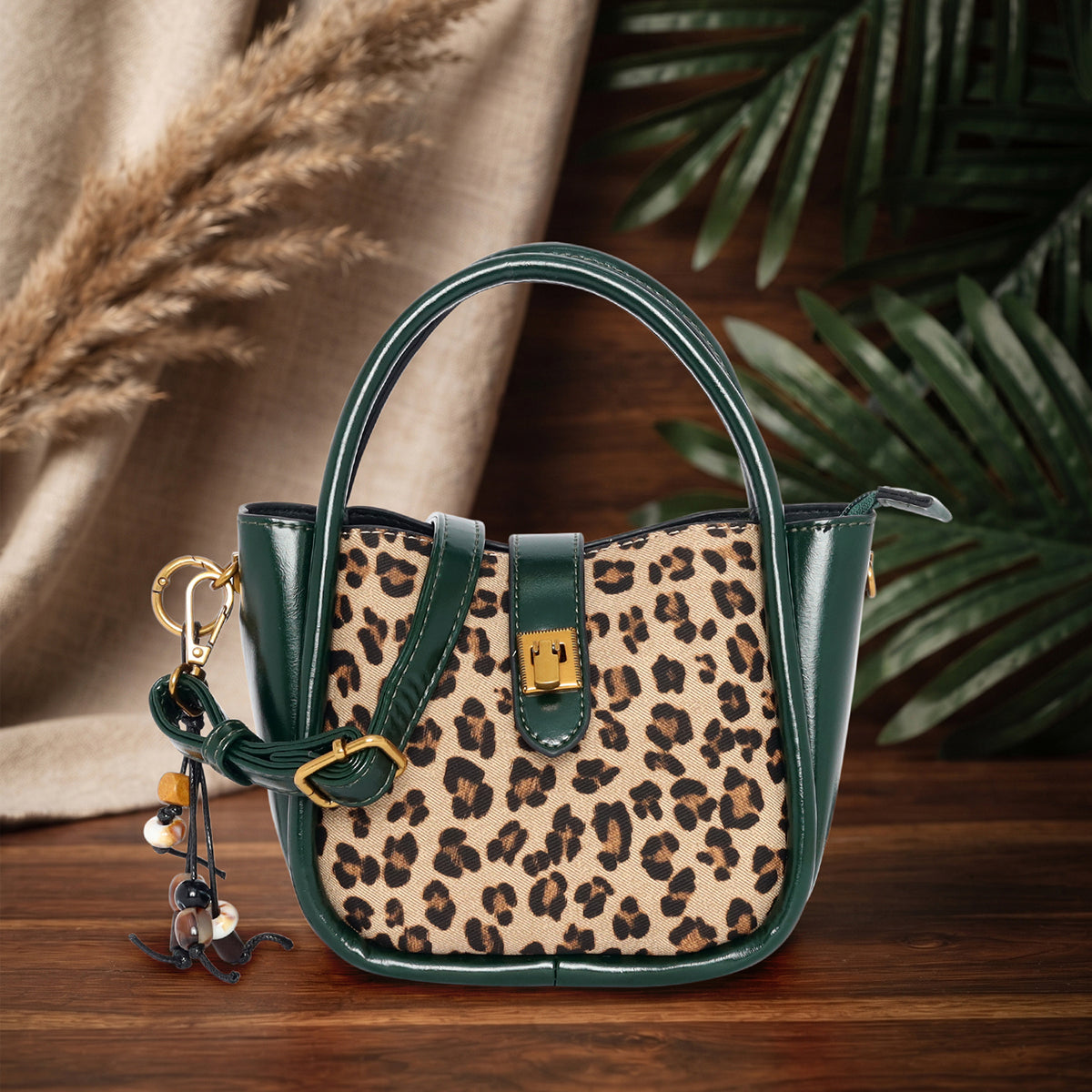 Spotlight-Leopard-Top-Handle