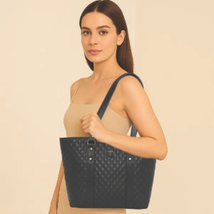 ESBEDA Black Colour Quilted Classic Pattern Handbag For Women